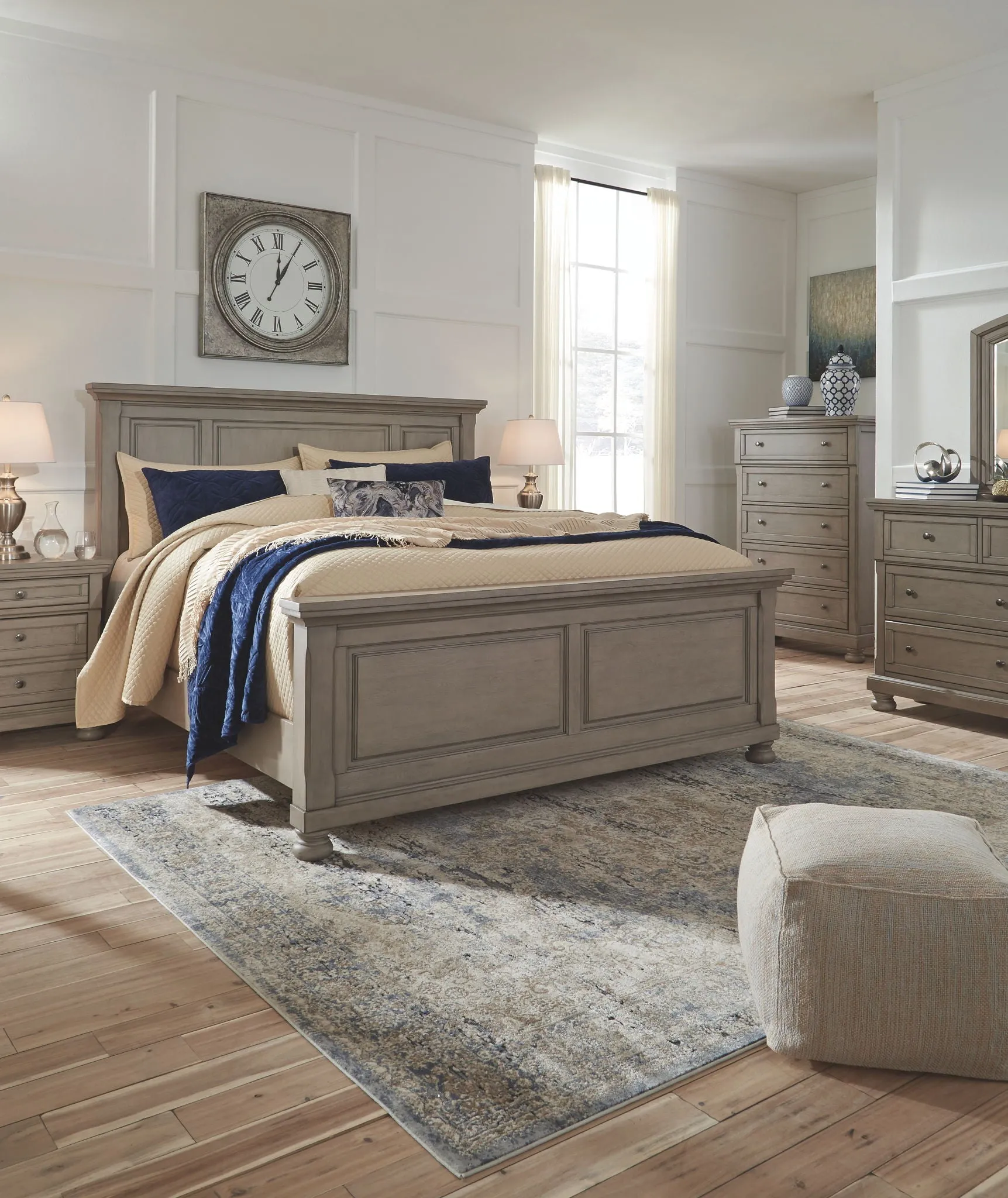 Lettner Queen Panel Bed with Dresser Mirror and Nightstand